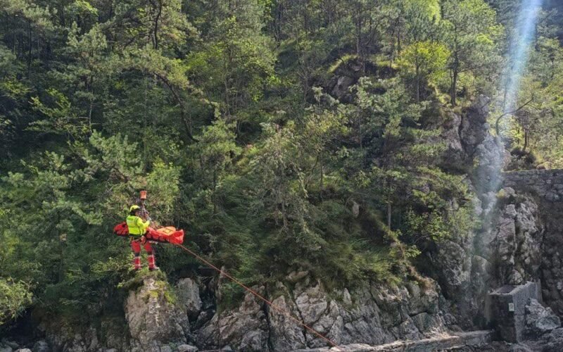 TRASAGHIS: GIOVANE SOCCORSO SUL TORRENTE PALAR