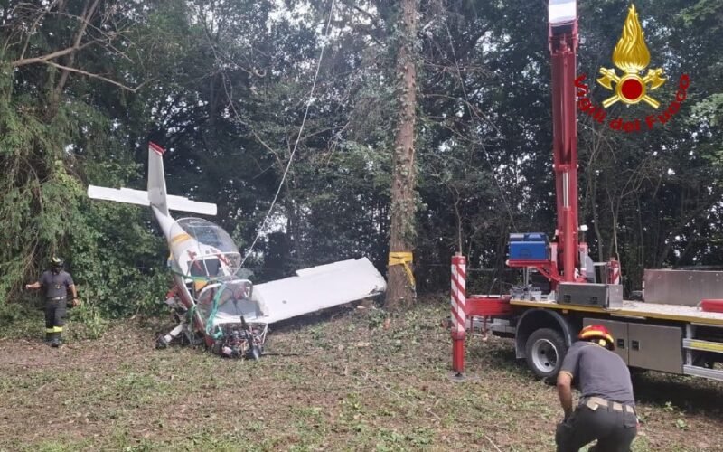PASIANO DI PORDENONE: RECUPERO AEROMOBILE PRECIPITATO IN VILLA LUPIS