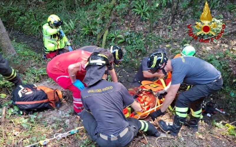RAGOGNA: MOTOCICLISTA FINITO DENTRO UN BURRONE. SALVATO