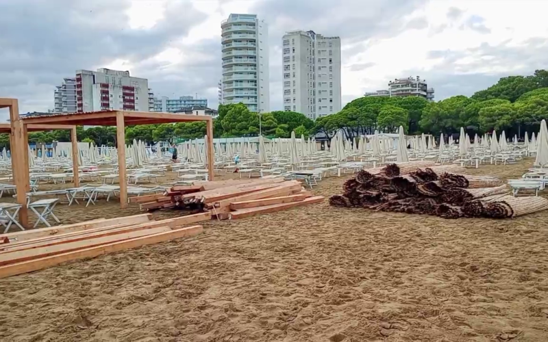 TROMBA D’ARIA DEVASTA IL LITORALE DI LIGNANO. IL VIDEO SERVIZIO