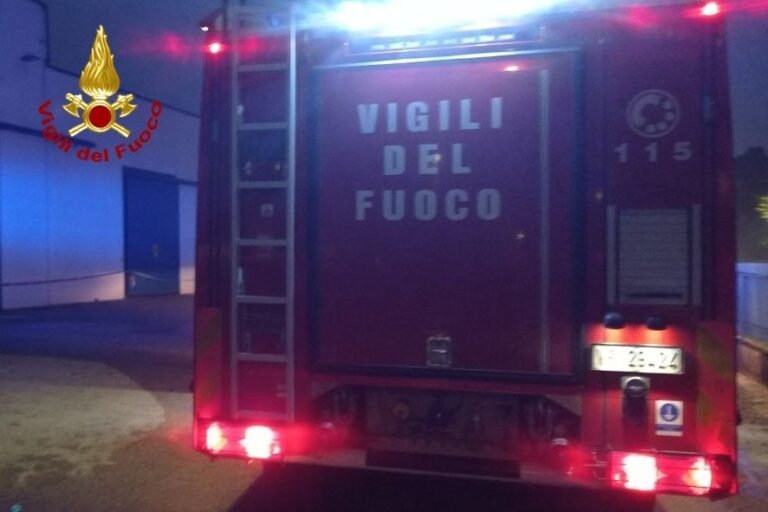PRATA DI PORDENONE: INCENDIO AZIENDA LAVORAZIONE DELLA PLASTICA
